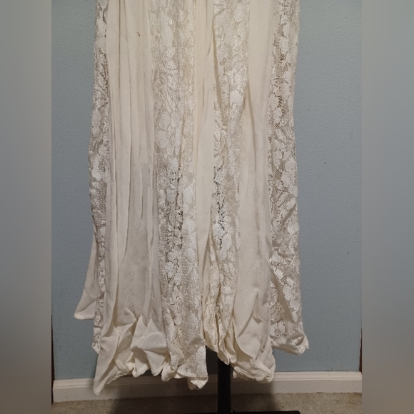 An Elegant Vintage Lace Trimmed Handmade Slip Wedding Dress - Picture 6 of 16